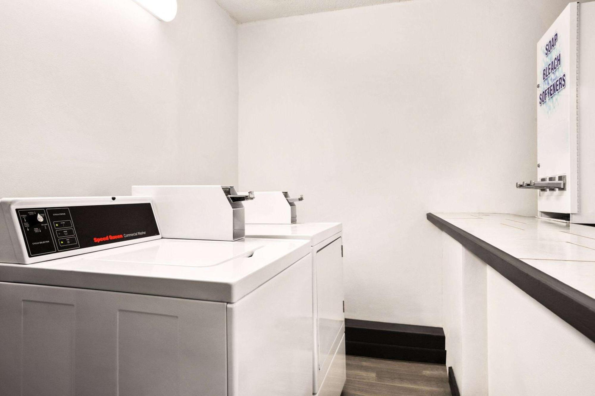 Microtel Inn & Suites By Wyndham Florence/Cincinnati Airpo Esterno foto