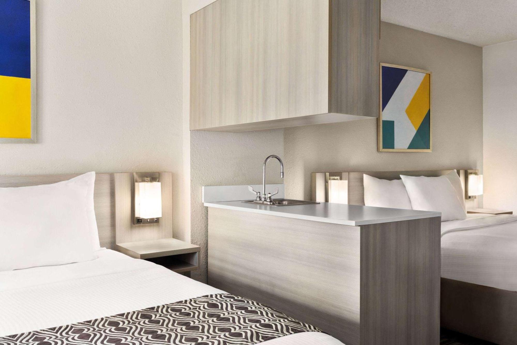 Microtel Inn & Suites By Wyndham Florence/Cincinnati Airpo Esterno foto