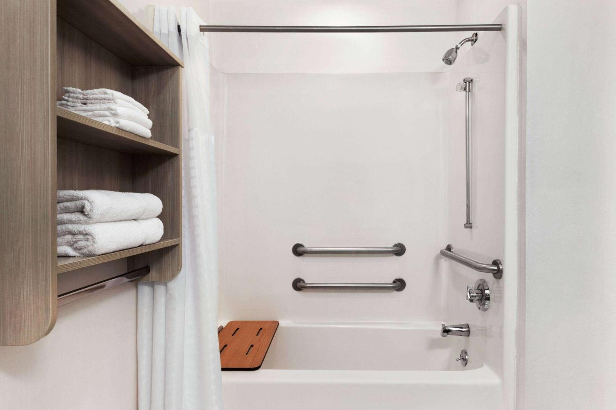 Microtel Inn & Suites By Wyndham Florence/Cincinnati Airpo Esterno foto