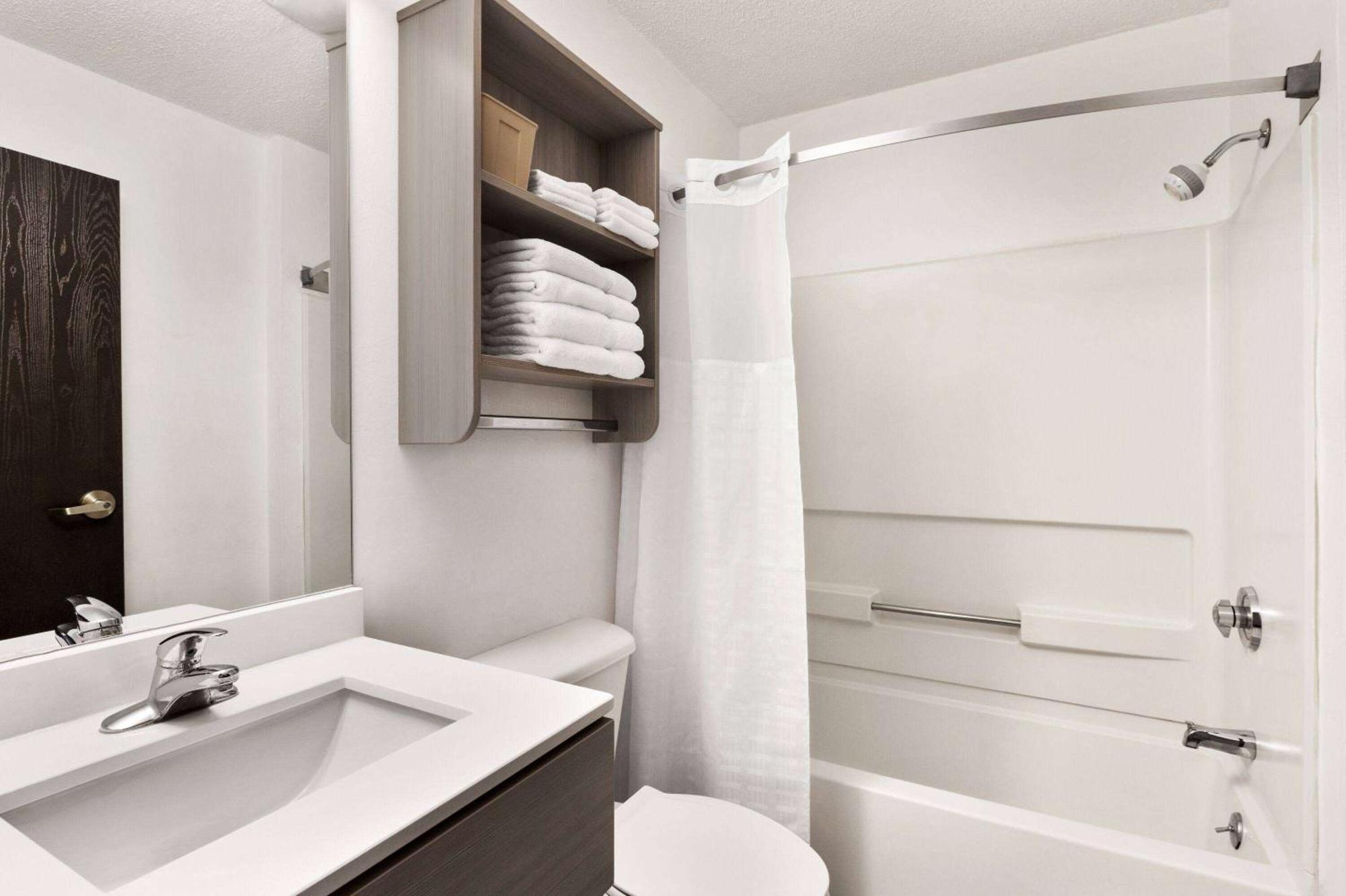 Microtel Inn & Suites By Wyndham Florence/Cincinnati Airpo Esterno foto