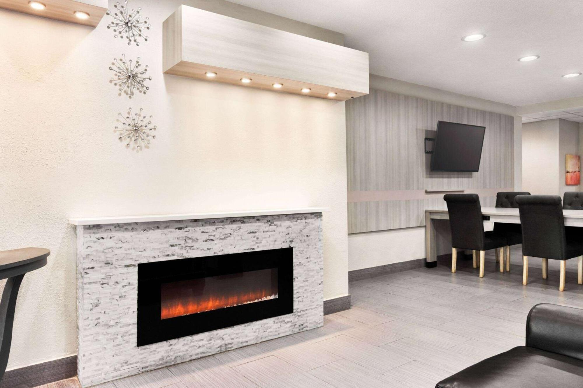 Microtel Inn & Suites By Wyndham Florence/Cincinnati Airpo Esterno foto