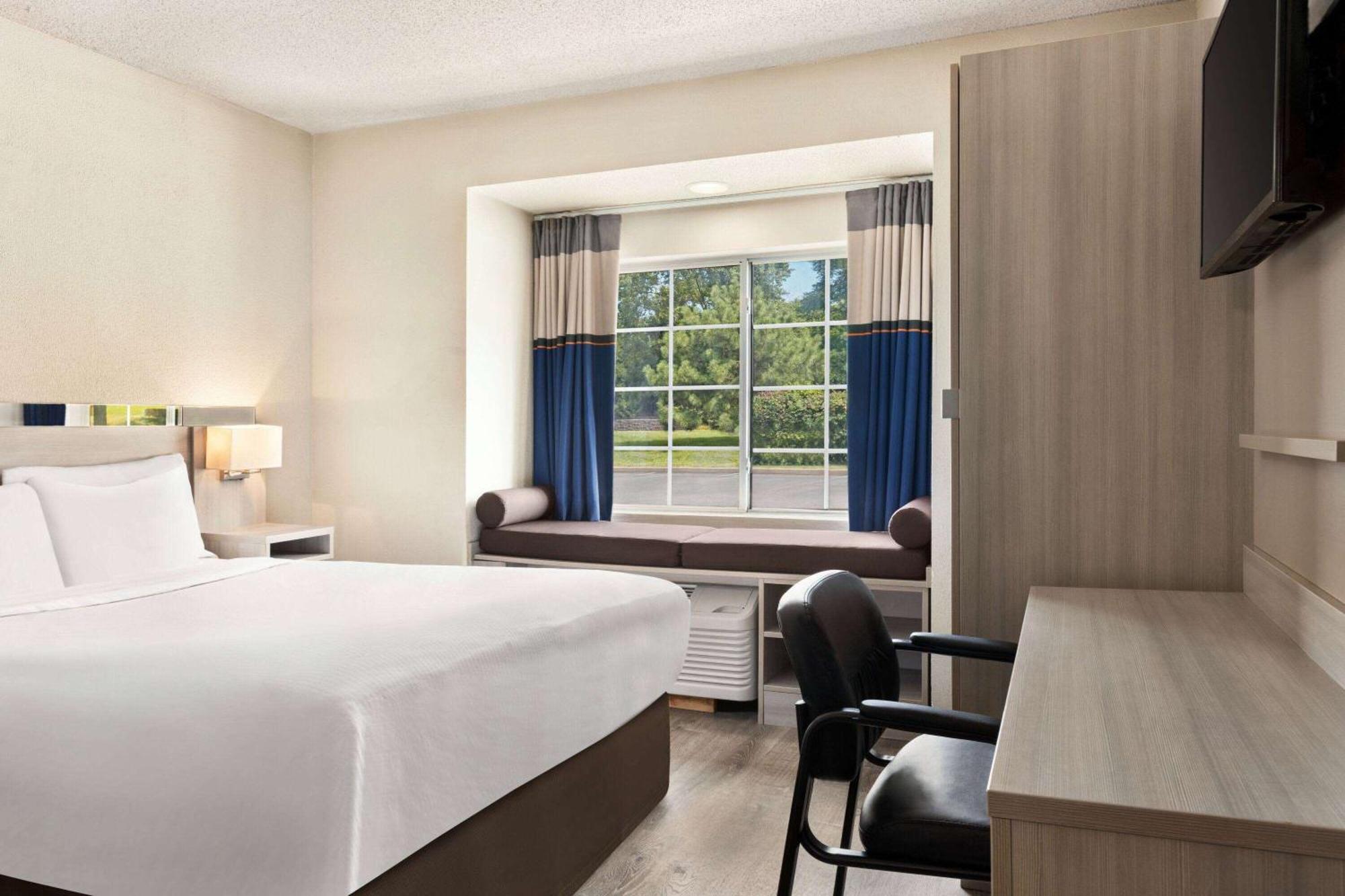 Microtel Inn & Suites By Wyndham Florence/Cincinnati Airpo Esterno foto
