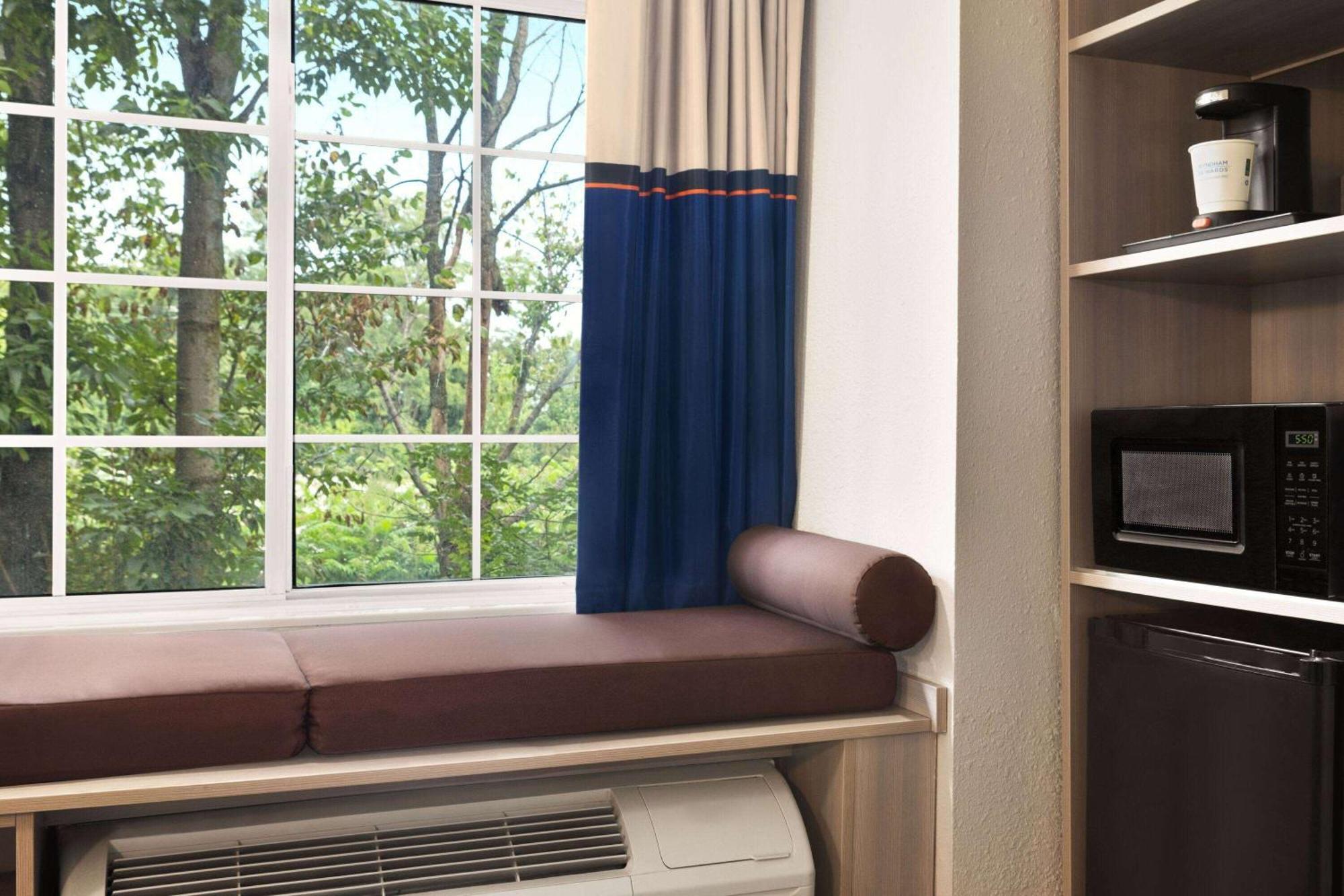 Microtel Inn & Suites By Wyndham Florence/Cincinnati Airpo Esterno foto