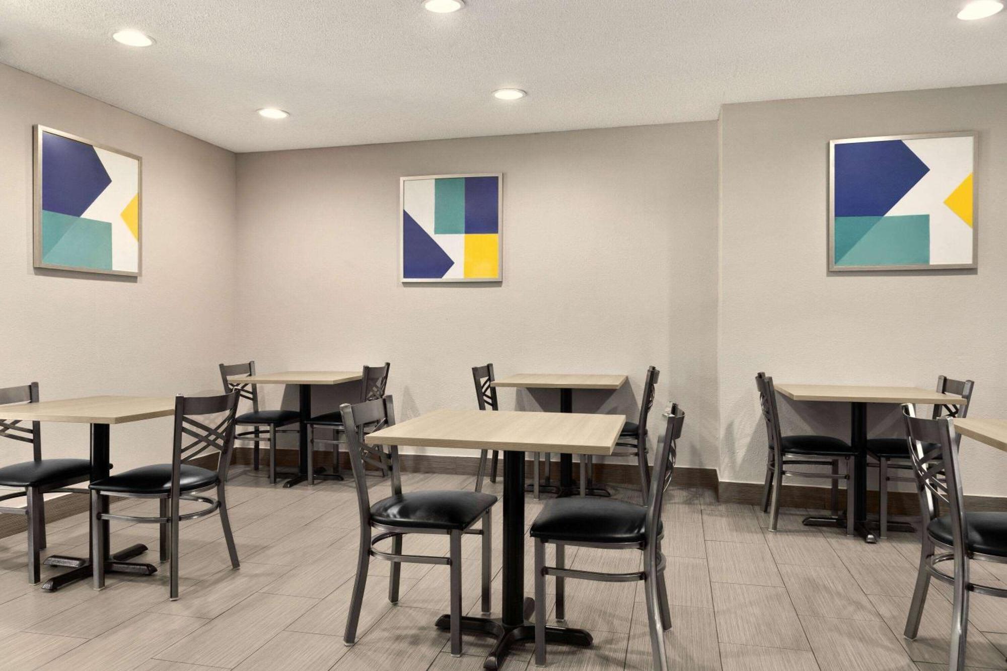 Microtel Inn & Suites By Wyndham Florence/Cincinnati Airpo Esterno foto