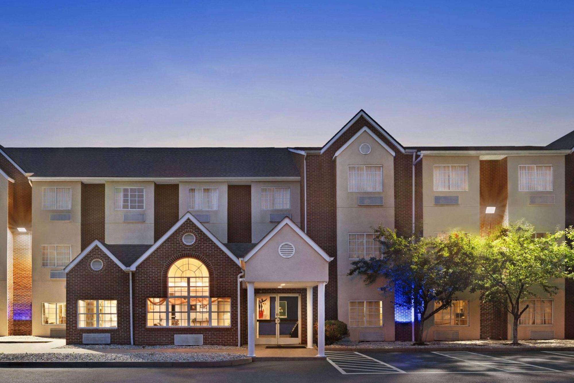 Microtel Inn & Suites By Wyndham Florence/Cincinnati Airpo Esterno foto